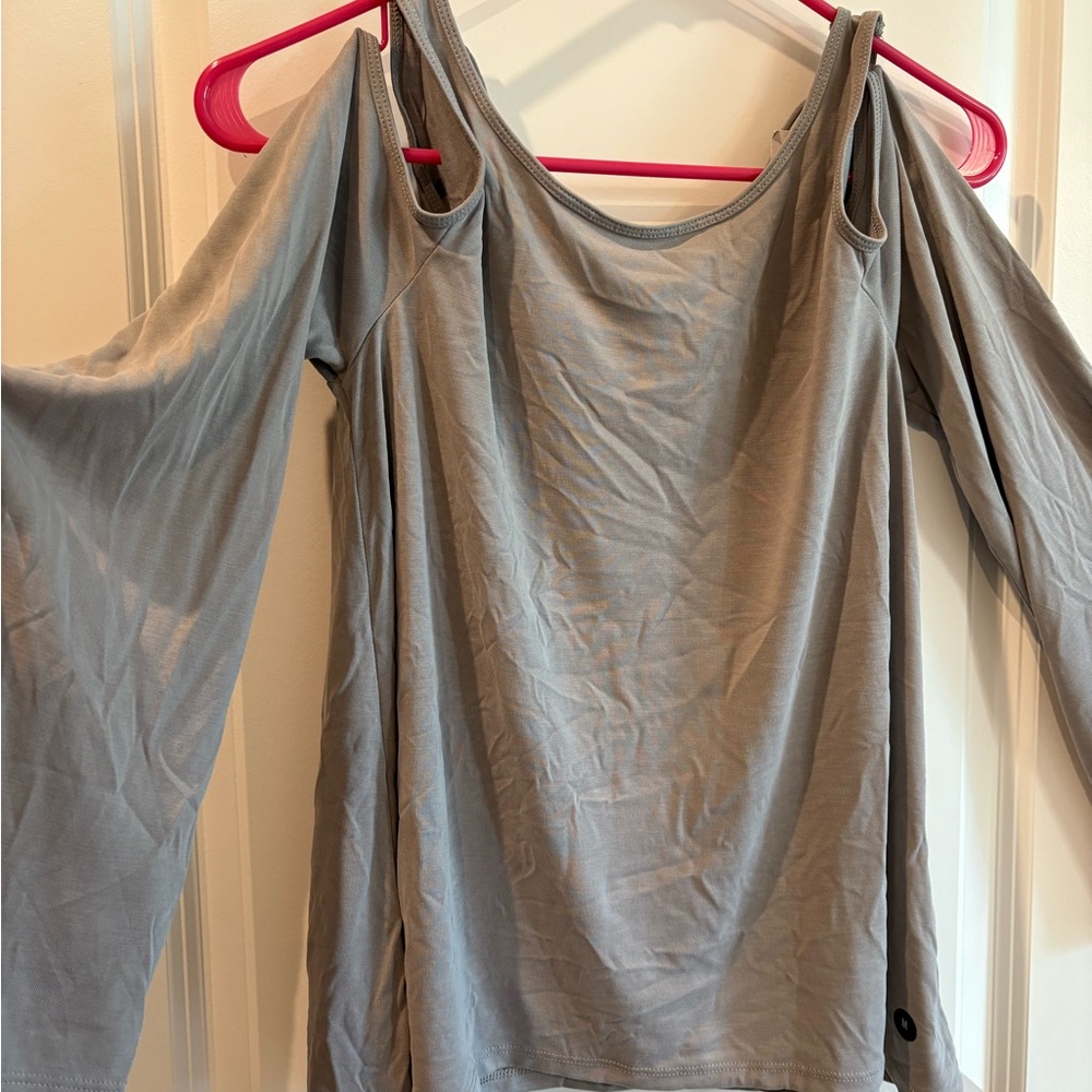 Hollister Gray Cold Shoulder Long Sleeve Top size Medium
